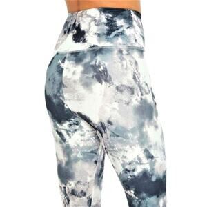 New BALANCE COLLECTION Super Soft Dry-Wik® moisture-wicking Watercolor Capris